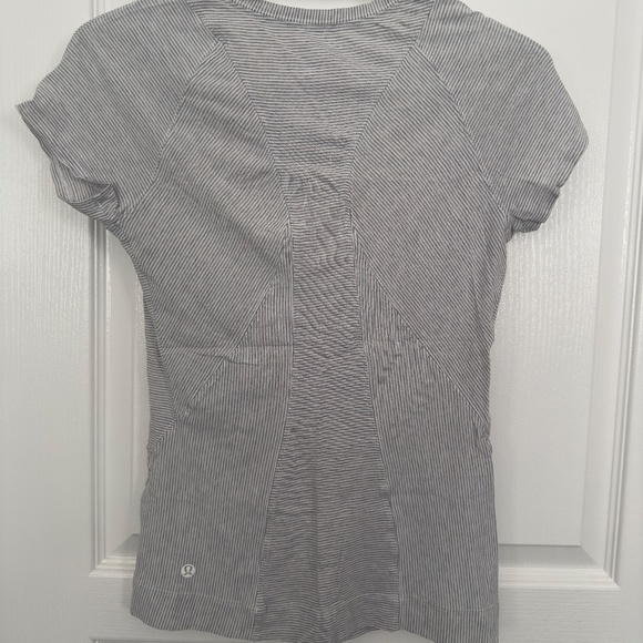 Lululemon Pedal To The Medal Short Sleeve - Picture 2 of 2
